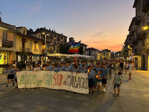 Saluzzo, la fiaccola silenziosa organizzata da Anpi SAluzzo, valli Po