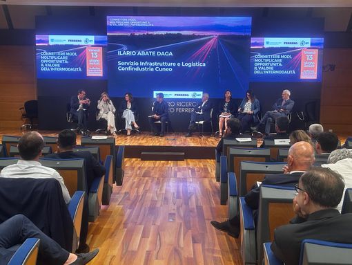 Nelle foto alcuni momenti dell'incontro tenuto oggi nell'Auditorium Centro Ricerche Pietro Ferrero ad Alba