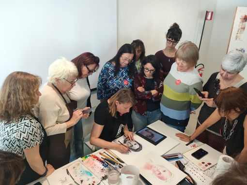 “Vibrazioni Cromatiche”: a Cuneo la collettiva di pittura della scuola di Lorena Massa “Vibrazioni Cromatiche”: a Cuneo la collettiva di pittura della scuola di Lorena Massa