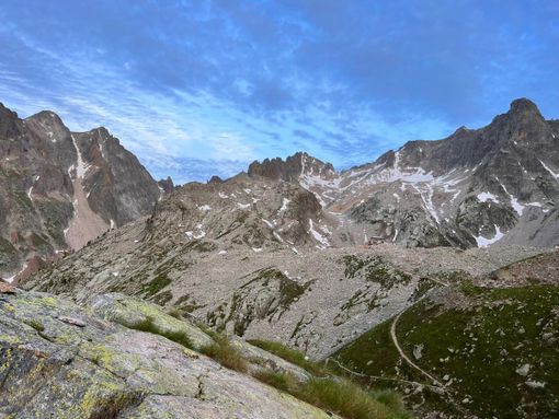 1925-2025: 100 anni di Rifugio Emilio Questa. Alle porte una nuova stagione nel segno del silenzio, dell'essenzialità per connettersi con la natura 1925-2025: 100 anni di Rifugio Emilio Questa. Alle porte una nuova stagione nel segno del silenzio, dell'essenzialità per connettersi con la natura