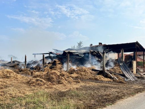 Lo stabile interessato dall'incendio