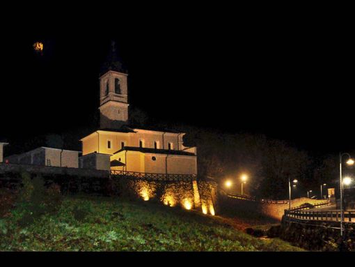 I monumenti di Brondello illuminati