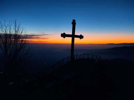 La croce sul Mombracco La croce sul Mombracco