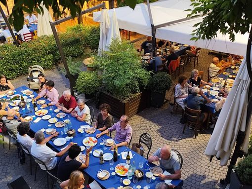 Un momento della conviviale iniziativa organizzata da Slow Food Bra