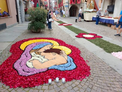 Weekend in Granda con Castelli Aperti, Collisioni e Infiorata: arte, musica e storia tra Langhe, Roero e Valle Maira