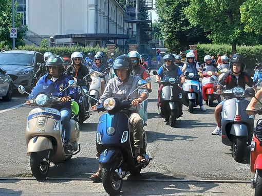 Saluzzo, residenza del Tapparelli, la partenza del Mangia ...in Vespa 2025 Saluzzo, residenza del Tapparelli, la partenza del Mangia ...in Vespa 2025
