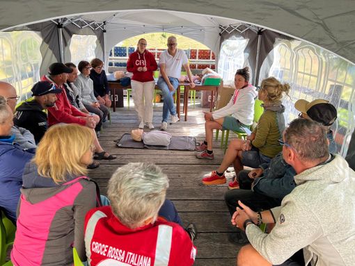 Corso volontari Croceo Rossa per utilizzo defibrillatore installato a Ferrere
