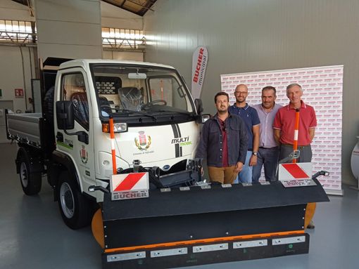 Rifreddo: acquistato un mezzo dotato di attrezzatura per lo sgombero della neve Rifreddo: acquistato un mezzo dotato di attrezzatura per lo sgombero della neve