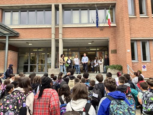 Il saluto del vice sindaco, Gabriele Campora agli studenti dell'Anna Frank Il saluto del vice sindaco, Gabriele Campora agli studenti dell'Anna Frank