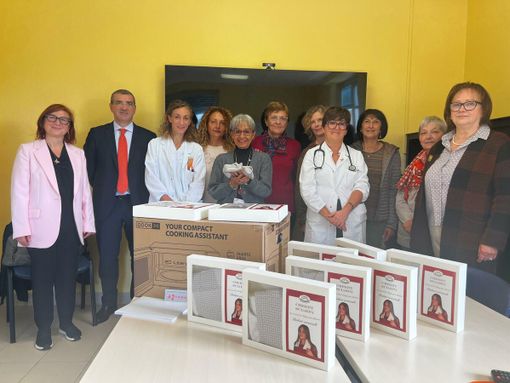 Dalla "Passeggiata rosa" un dono prezioso: conforto per le donne in chemioterapia