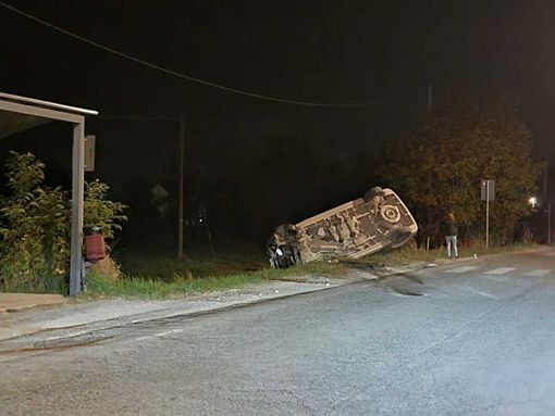 L'auto semi cappottata L'auto semi cappottata
