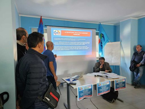 Nelle foto due momenti dell'incontro tenuto ieri, 5 novembre,presso la sede Uil di Cuneo