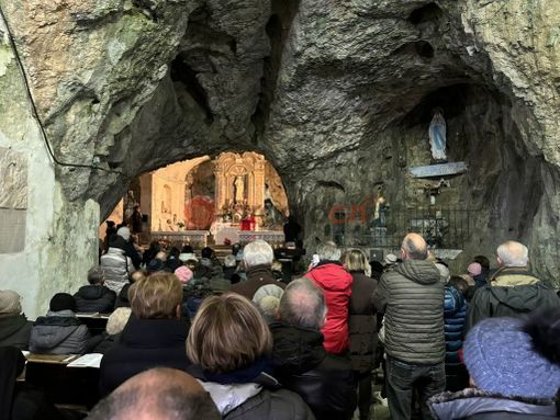 Un momento della Santa Messa officiata dal vescovo lo scorso anno