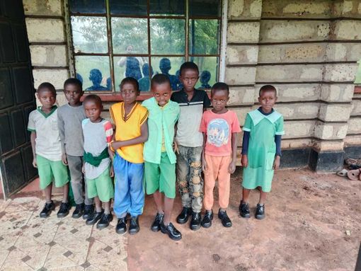 Notizie dal Kenya: un paio di scarpe nuove per Victor