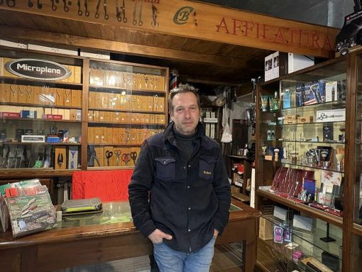 Chiude l'Antica Coltelleria Broard di Pinerolo: il titolare si reinventa e apre il museo dell'ultimo arrotino a Pontechianale Chiude l'Antica Coltelleria Broard di Pinerolo: il titolare si reinventa e apre il museo dell'ultimo arrotino a Pontechianale