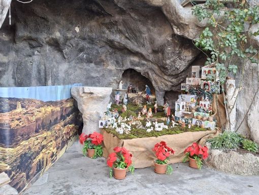 A Ceva torna la magia del presepe nella grotta di Lourdes A Ceva torna la magia del presepe nella grotta di Lourdes