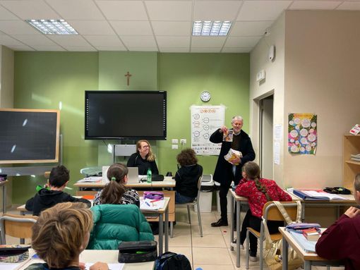 Assessor Rabbia con un "Topolino" in mano