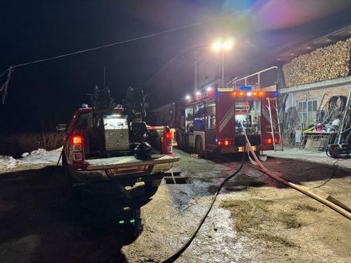 Oltre 16 ore d’intervento da parte dei Vigili del fuoco nell’incendio divampato a San Michele di Prazzo [FOTO]