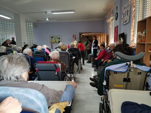 Il vescovo di Saluzzo monsignor Cristiano Bodo durante la celebrazione della messa nella Casa di Riposo di Revello