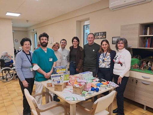 L'AVO dona un frantuma pillole alla casa di riposo di San Michele Mondovì