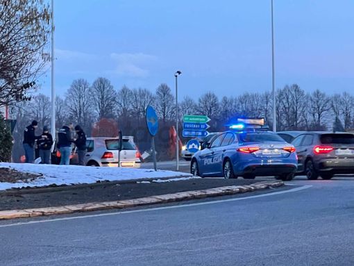 Cuneo, ciclista investito alla rotonda tra via Savona e la circonvallazione bovesana Cuneo, ciclista investito alla rotonda tra via Savona e la circonvallazione bovesana