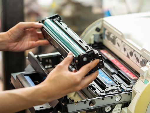 Stampanti laser o a getto d’inchiostro? Per chi stampa spesso, la risposta è nel toner
