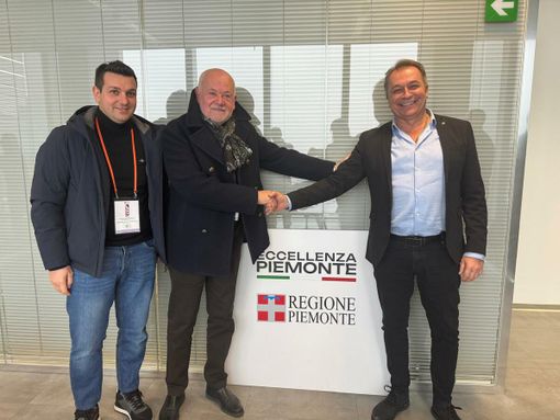 Il consigliere di Envie, delegato allo sport, Andrea Ribotta, il sindaco Roberto Mellano e l'assessore regionale Paolo Bongioanni