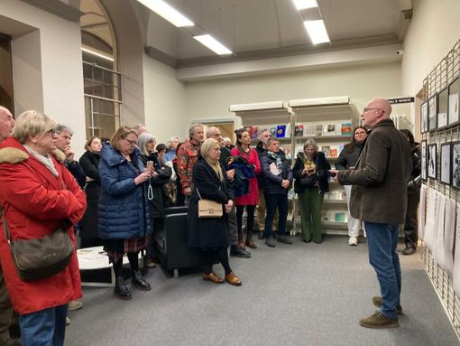 "Fuori e dentro": ad Alba la mostra fotografica di Daniele Robotti racconta il confine tra carcere e libertà