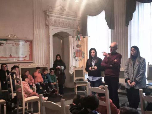 A Busca piccoli cittadini crescono: visita al Municipio per la Scuola dell’Infanzia