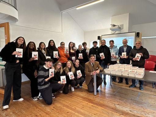 Il Comune di Dronero regala il libro di Michela Marzano agli studenti dell'Alberghiero