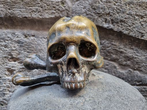 In foto una delle capuzzelle portafortuna, a Napoli