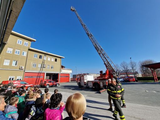 I bambini della primaria di Roata Rossi "a lezione" con i Vigili del Fuoco di Cuneo