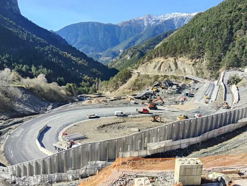 Tenda, i nuovi tornanti sono a buon punto. E sabato riapre il tunnel Tenda, i nuovi tornanti sono a buon punto. E sabato riapre il tunnel