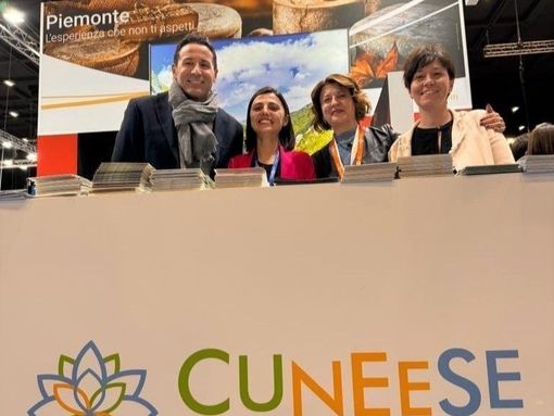 A destra il Presidente dell'ATL Mauro Bernardi con il Direttore Salvestrin e lo staff alla BIT di Milano. A destra il Presidente dell'ATL Mauro Bernardi con il Direttore Salvestrin e lo staff alla BIT di Milano.