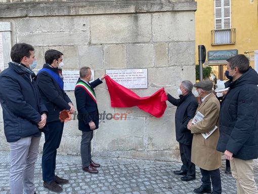 A Mondovì due targhette della memoria per non dimenticare gli orrori del nazifascismo [FOTO]