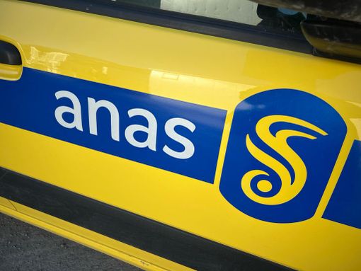 Mezzo pesante fuori strada nella notte tra Cuneo e Centallo, strada temporaneamente chiusa