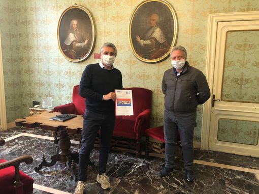 “L’autoemoteca va a scuola”: il comune di Alba sostiene il progetto dell’Avis e l’acquisto di un nuovo mezzo al servizio dei donatori “L’autoemoteca va a scuola”: il comune di Alba sostiene il progetto dell’Avis e l’acquisto di un nuovo mezzo al servizio dei donatori
