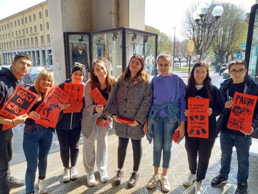 Gli alunni del ‘Grandis’ di Cuneo contro il razzismo: ecco la fanzine ‘Anti propaganda’