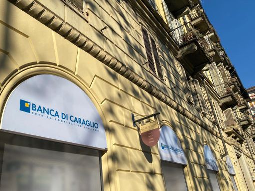 La nuova filiale della Banca di Caraglio in piazza De Amicis a Torino