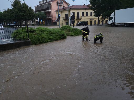 L'intervento dei Vigili del fuoco in via Bricco Luciano L'intervento dei Vigili del fuoco in via Bricco Luciano