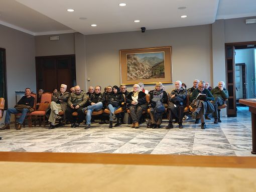 Boves: una sala consiliare gremita per Gianni Oliva