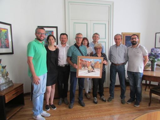 I membri del direttivo del Vespa club Bra “La Zizzola” ricevuti a Palazzo comunale