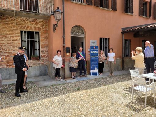 Il taglio del nastro del nuovo servizio Il taglio del nastro del nuovo servizio