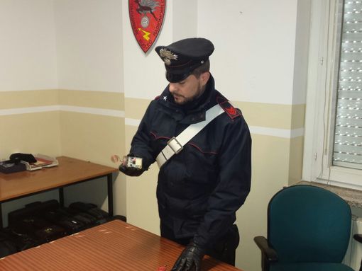 Aveva in auto un apparecchio capace di mandare in tilt videopoker e slotmachines: beccato dai carabinieri della compagnia di Bra
