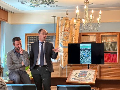 Foto particolare della riunione e una delle centraline piazzate