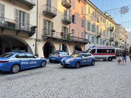Polizia interviene a sedare lite tra coniugi in via Roma a Cuneo