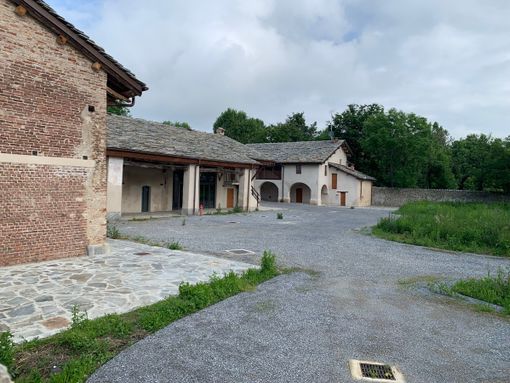 Il cortile interno di Cascina Vecchia come appare dopo la ristrutturazione