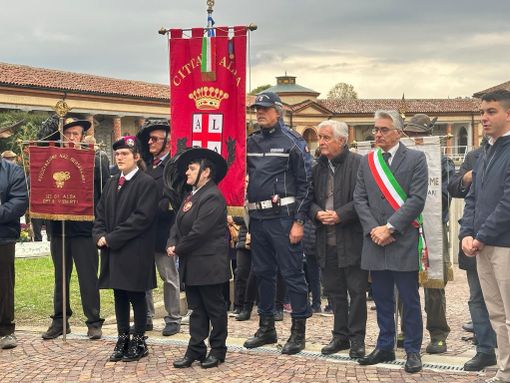 Alba ha omaggiato i caduti della Prima e della Seconda guerra mondiale Alba ha omaggiato i caduti della Prima e della Seconda guerra mondiale