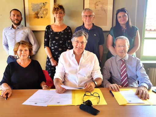 Da sinistra in piedi: Nicola Facciotto, Elena Varvello, Renato Grimaldi, Maria Adelaide Gallina (membro del Cda della Fondazione). Da sinistra seduti: Giovanna Romanelli, Luigi Genesio Icardi, Alberto Sinigaglia