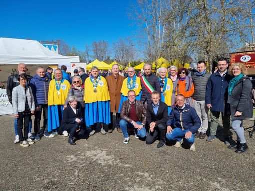 La Confraternita della salsiccia di Bra, presente alla fiera di Pasquetta